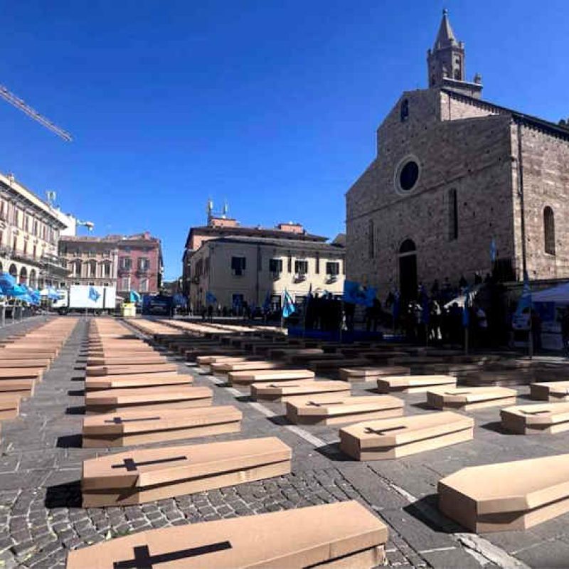 158 bare in piazza a Teramo, la battaglia della Uil contro le morti sul lavoro