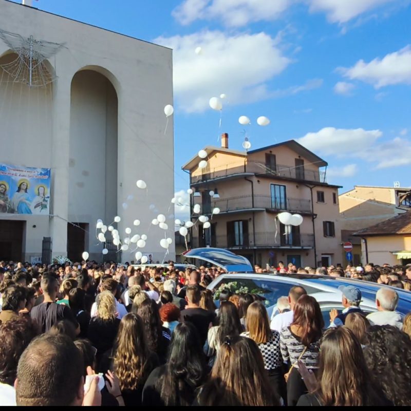 "Addio gigante buono, amabile, rispettoso, solare. Addio amico sincero"