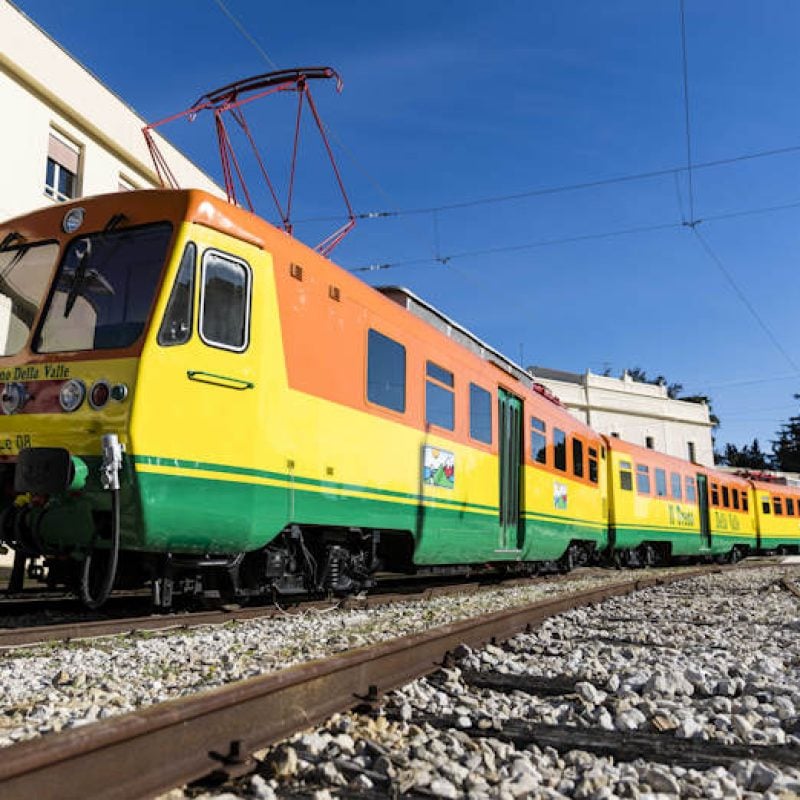 Tua restaura il Treno della Valle e inaugura il nuovo archivio storico: un patrimonio che rivive