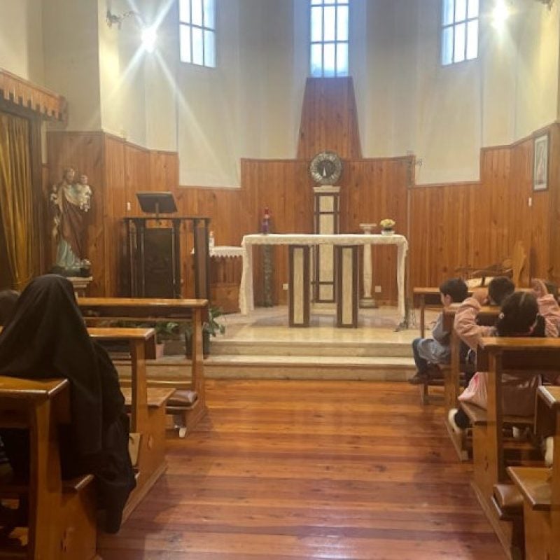 Anche i bimbi e le suore dell'Asilo Pio XI di Villa San Sebastiano pregano per la salute di papa Francesco