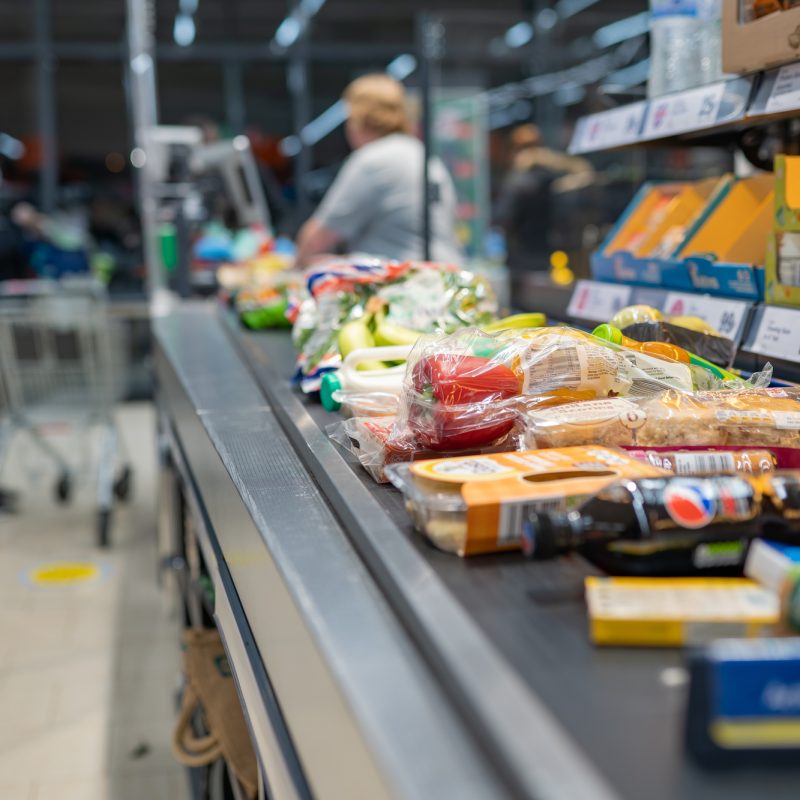 Groceries shopping at Lidl, checkout cashier counter belt full of groceries at supermarket. Shopping with social distancing measures in stores. Wales, UK SSUCv3H4sIAAAAAAAACnxSS27DIBTcV+odItaxhMF2Qi/RA0RdYMA2LTYW4FRVlLsXsElIq3bHm5n3G97l+Wm3Ay21koGX3SVEPpZKLdYZ6qSePAz3G27ExIXJkbPBDcwBwaXTRlLlwTKBLXVsmOgoPDgtSgX4GklgHXWLFTbrzo2go3Uyym81SoRN91BU9tZp9jEP2ulAZFUZdaL3YzzUTVue1niXiEj6DE+B1/ZdMGfBPqPs0gYKJGjt8UeB/zPXx1tagfZiYl9hxGs2vBFK0NWS0yoFH59OmDEus4nowqXOljtrRlUQ4KzSbCSTU5+laTfED0xpSuuZtio43fl8kSYbqLV6mXjCc2/9aegxqzlpF4fddgfcmx/CEqOmRog0qCHwWMIaboL1zwfp65i4/dZ0mZWmXISmN2d/XEOD4KFGVdncbL4fRuQqhA937teNRE2Nm2qV5LZHoeS5yTKMAljZwZIQUuAak6Li8FAcEWkL2LKyphAS2B39F1+/AQAA//8DACEXhsdMAwAA