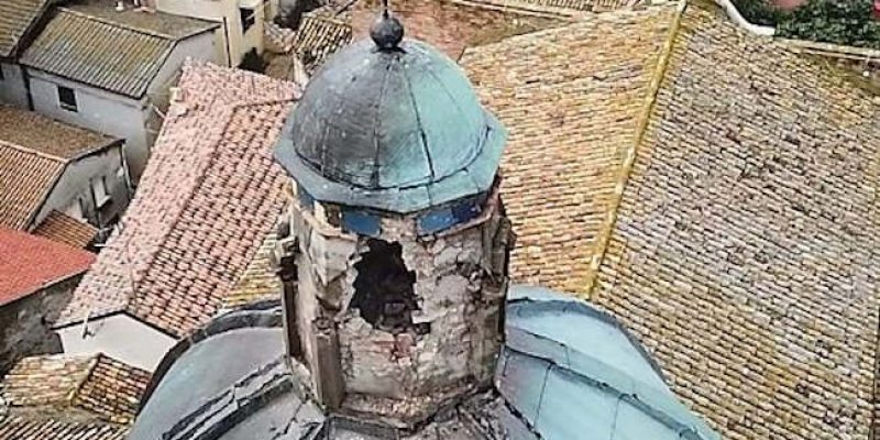 Fulmine colpisce la Chiesa di Montepagano: danni ingenti e famiglie sgomberate