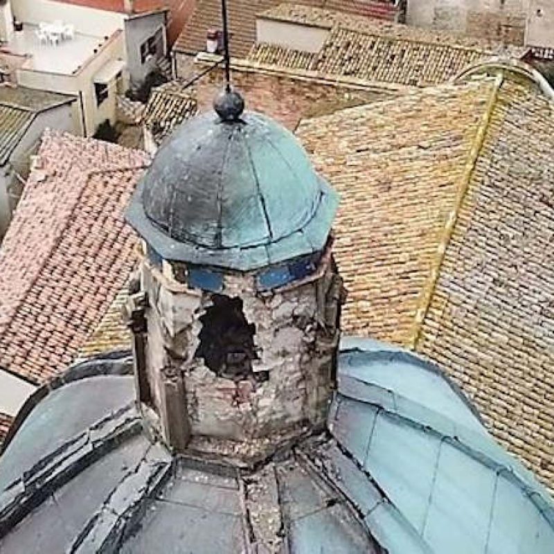 Fulmine colpisce la Chiesa di Montepagano: danni ingenti e famiglie sgomberate