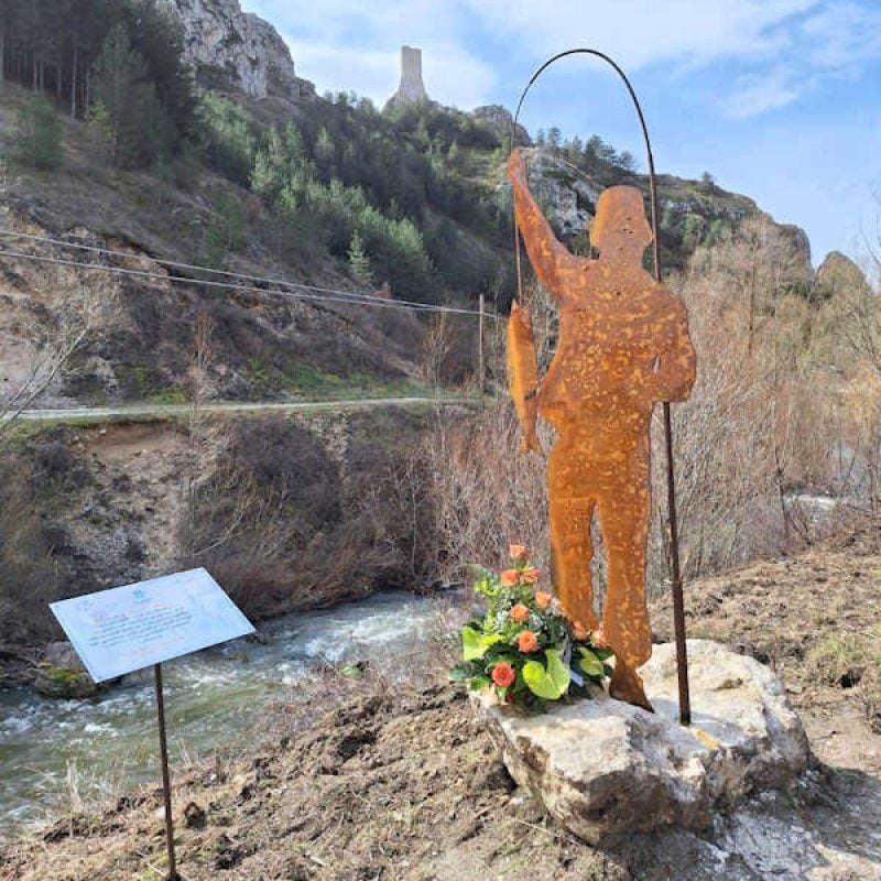 Il Circolo Pesca "Fabrizio Di Nino" di Pescina inaugura una cascata dedicata al compianto socio Paolo D'Alanno