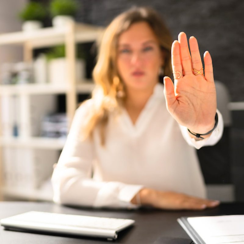 "On the road": Regione Abruzzo e Camere di Commercio insieme per il reinserimento lavorativo delle donne vittime di violenza