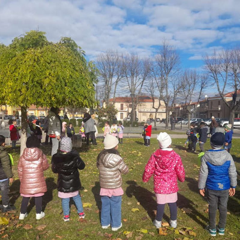 Giornata Nazionale dell'Albero: i bambini della scuola dell'infanzia di Trasacco celebrano l'importanza degli alberi