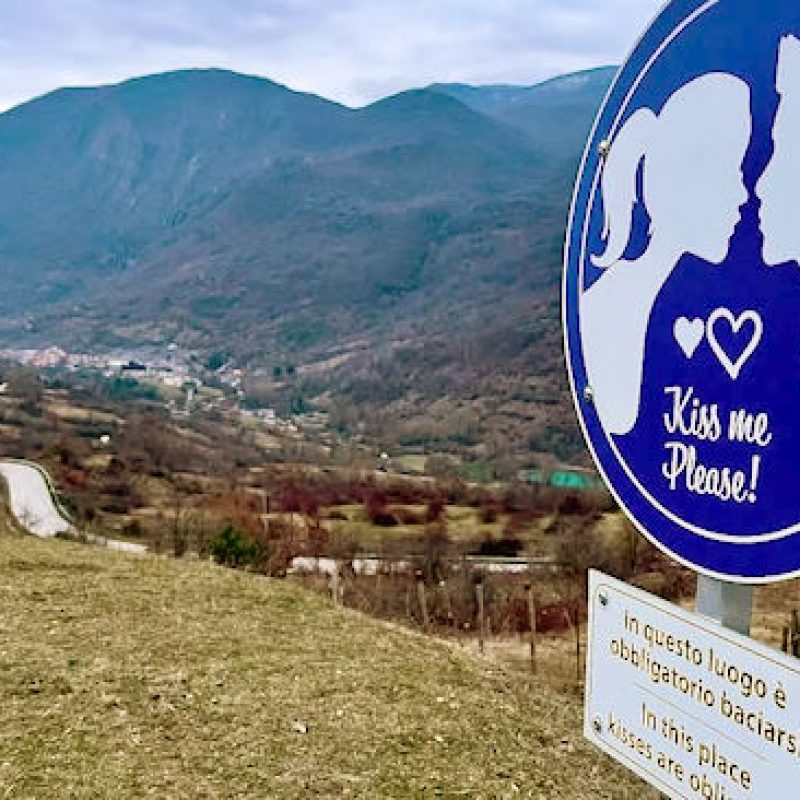 Nasce un angolo romantico a Castellafiume, per un "bacio panoramico" accanto alla Big Bench