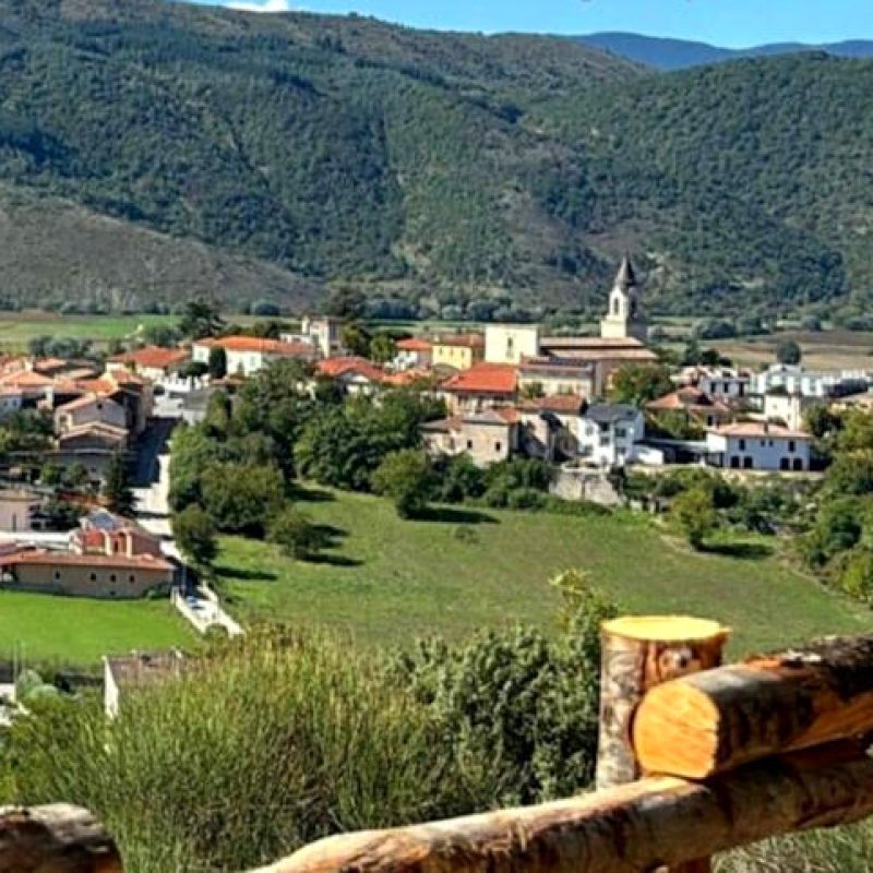 Tutto pronto a Magliano de' Marsi per l'inaugurazione della Big Bench