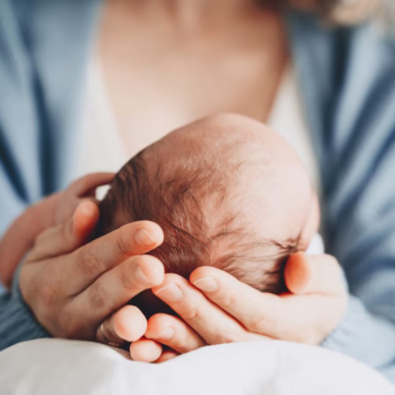 Madri e neonati: nuove linee guida in Abruzzo per il servizio domiciliare di assistenza post partum