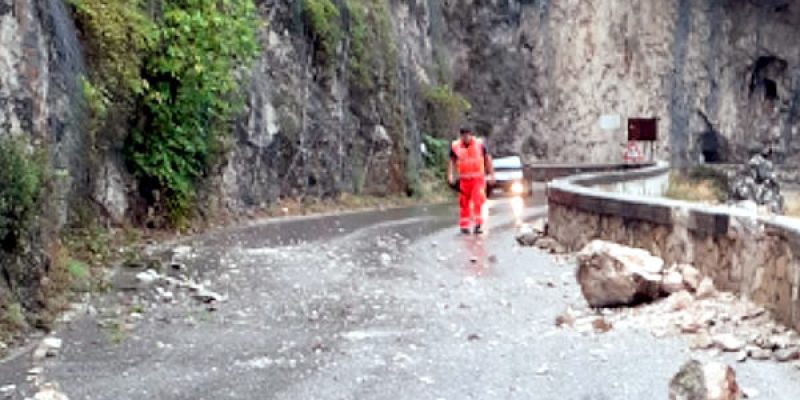 Caduta masso sulla statale 479: sopralluogo e lavori imminenti