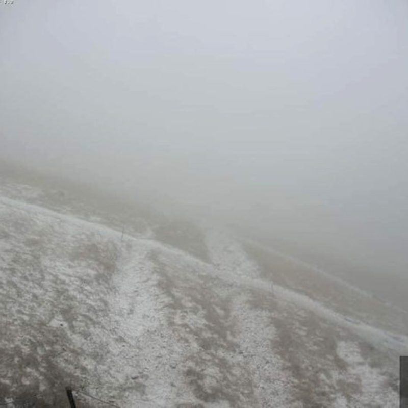 Cade la prima neve sul Gran Sasso