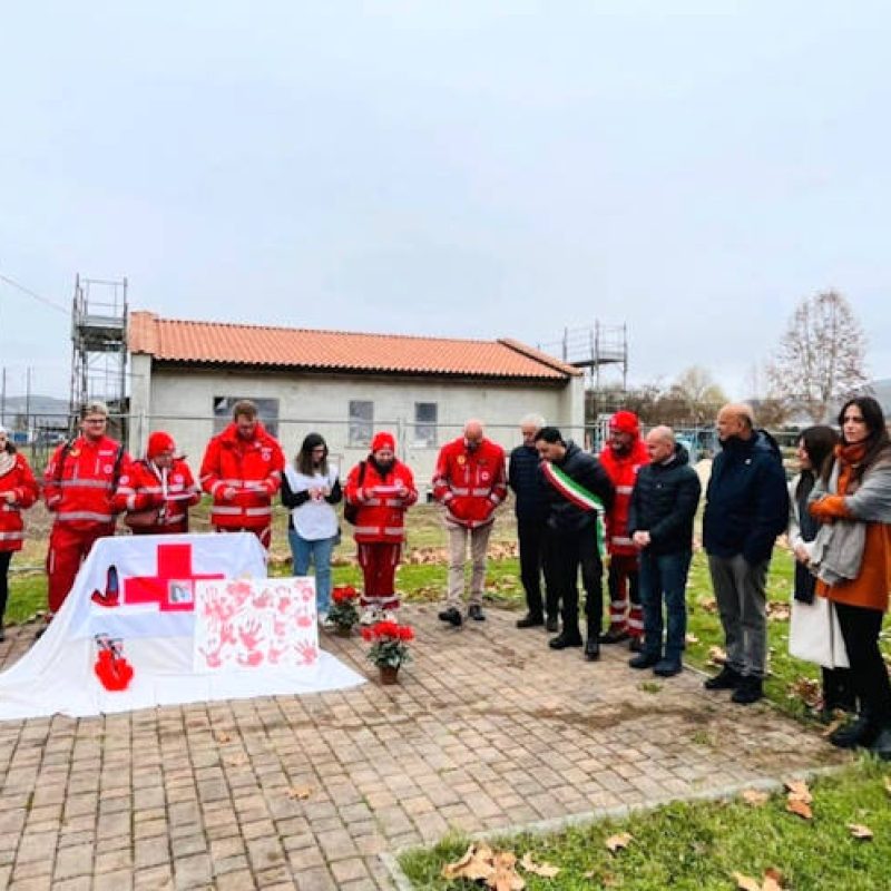 Inaugurata oggi la panchina rossa per iniziativa della Comunità Passaggi di Oricola e la Croce Rossa di Carsoli