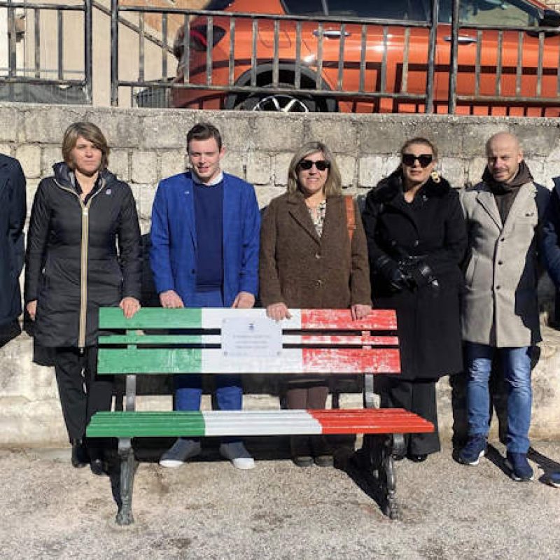 Inaugurata a Celano la panchina tricolore in memoria di Norma Cossetto, vittima delle foibe