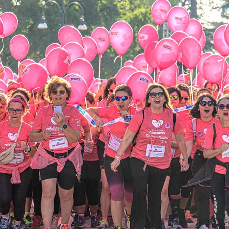 Camminata di 5 km in rosa: Trasacco partecipa alla PittaRosso Pink Parade 2024, evento dedicato alla lotta contro i tumori femminili