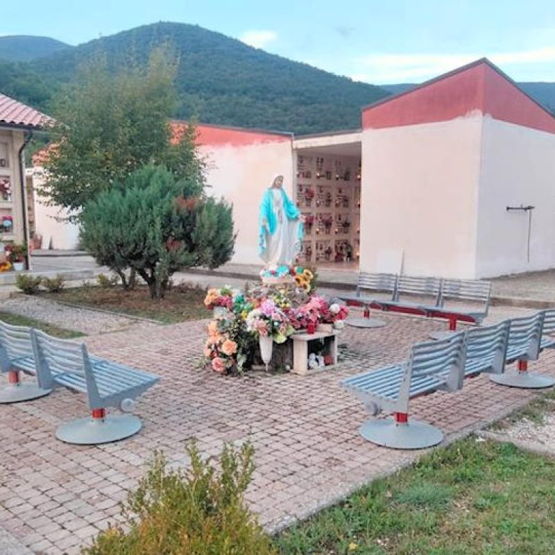 C'è anche la Madonnina nel nuovo spazio per la preghiera allestito nel cimitero di Trasacco