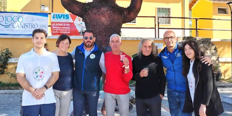 L'orsa Amarena e i suoi cuccioli, inaugurata a Canistro l'opera di Giuseppe Coco