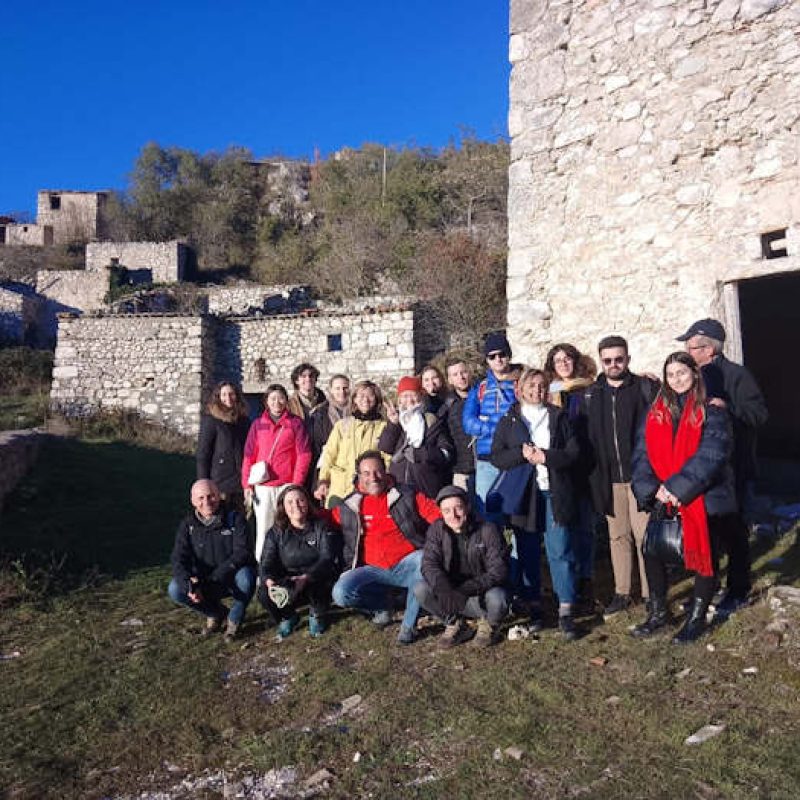 Cineturismo a Sperone Vecchio: studenti del Politecnico di Milano visitano i luoghi del film "Un mondo a parte"