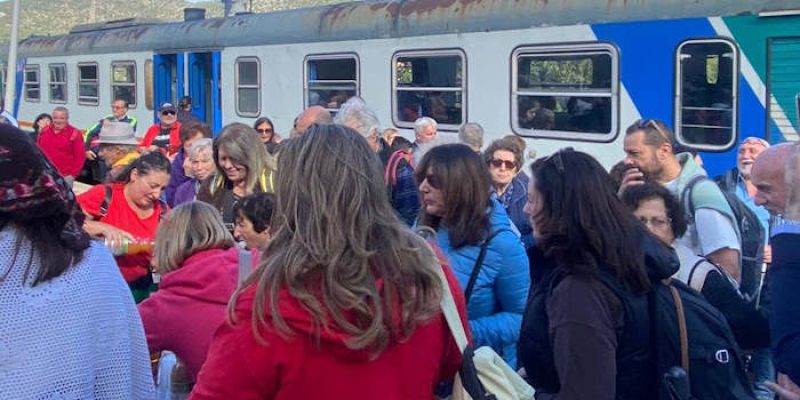 Treno speciale per raggiungere la Sagra della Castagna Roscetta a Canistro