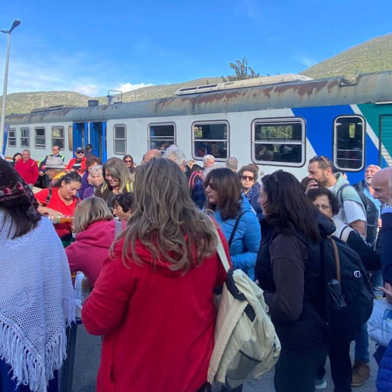 Treno speciale per raggiungere la Sagra della Castagna Roscetta a Canistro