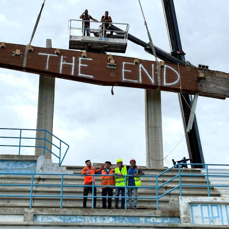 Smantellata la vecchia tribuna dello stadio "Piccone" di Celano, sindaco Santilli: "Iniziamo una nuova storia"