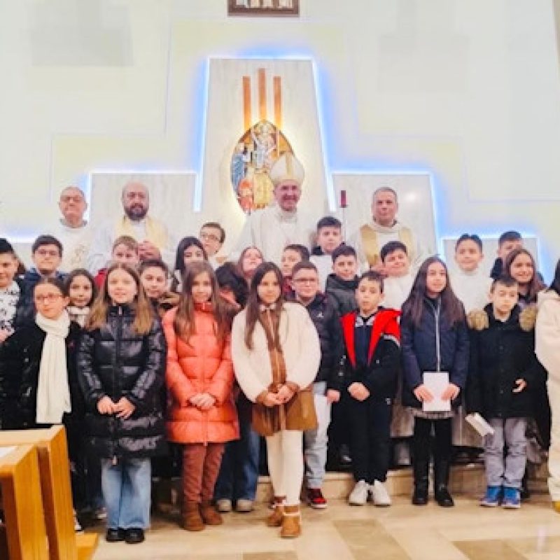 Il vescovo Massaro celebra con i bambini di Celano la festa dei Santi Pastorelli di Fatima