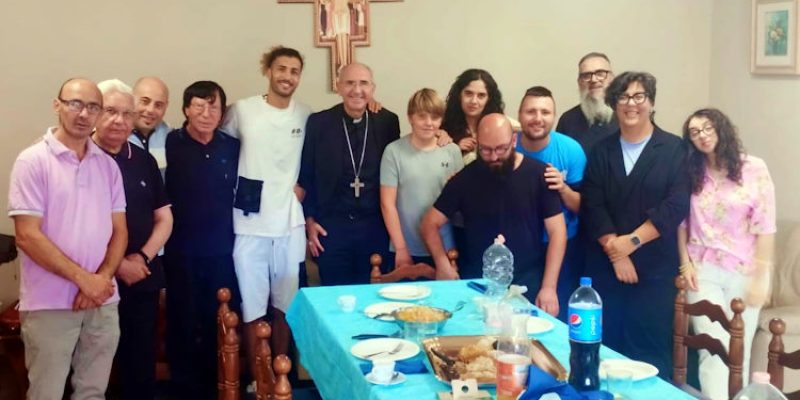 Il vescovo Giovanni visita gli ospiti di "Casa Mamre": un pranzo di solidarietà e speranza