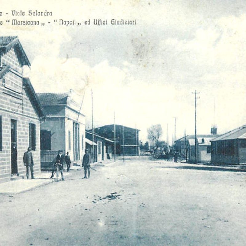 Avezzano poco dopo il terremoto 1915: viale Salandra con due banche e gli uffici giudiziari